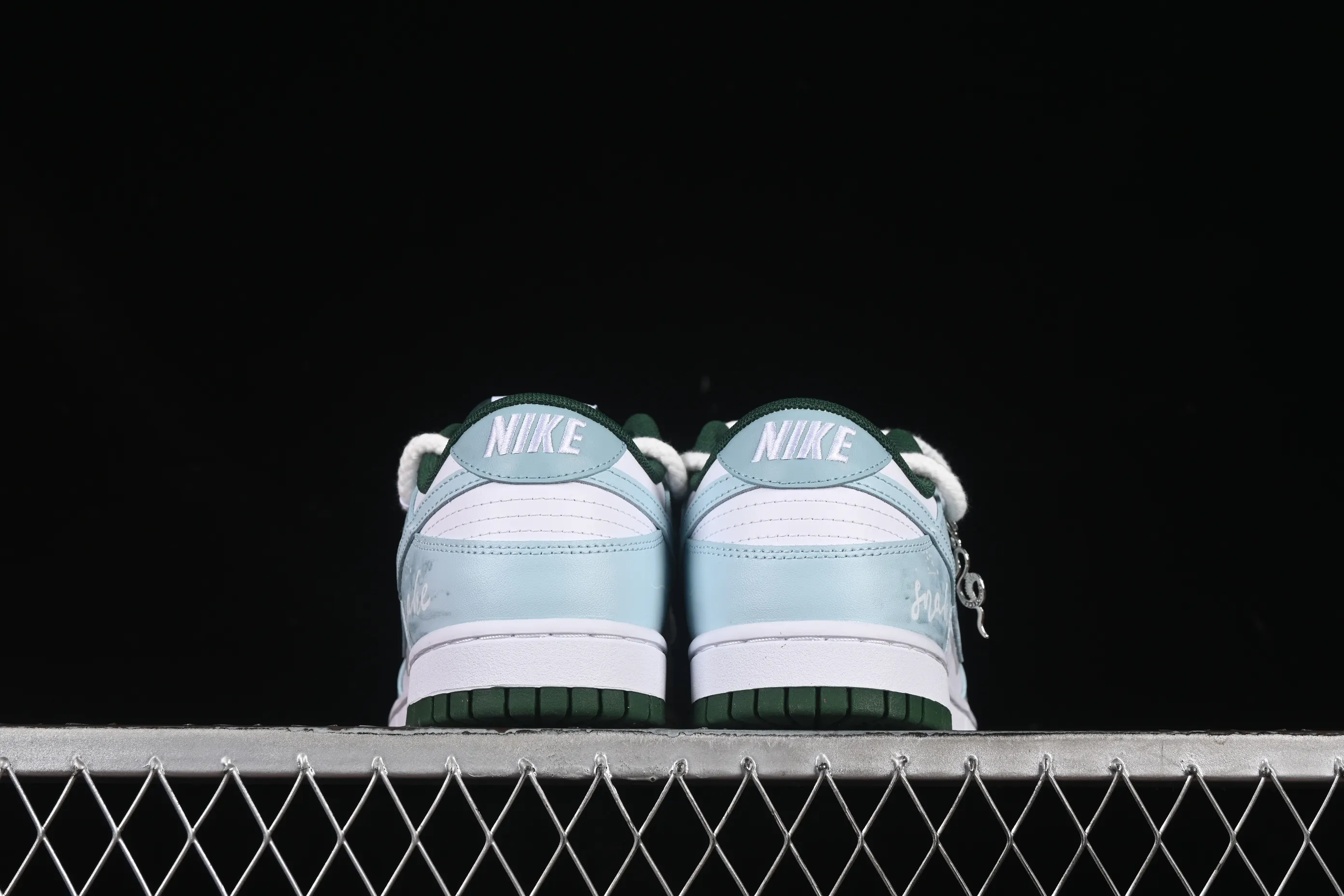All categories Nk SB Dunk Series Nk SB Dunk Low High-end customized low-top sneakers Nike Dunk Low Spirit Snake Xiangrui Advanced deconstruction rendering white blue low-top casual sneakers DD1391-101